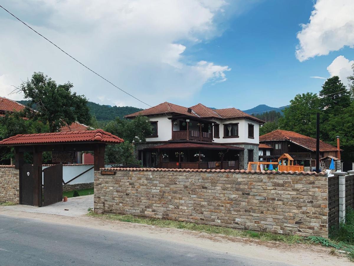 Карамановите Къщи Aprilci Kültér fotó